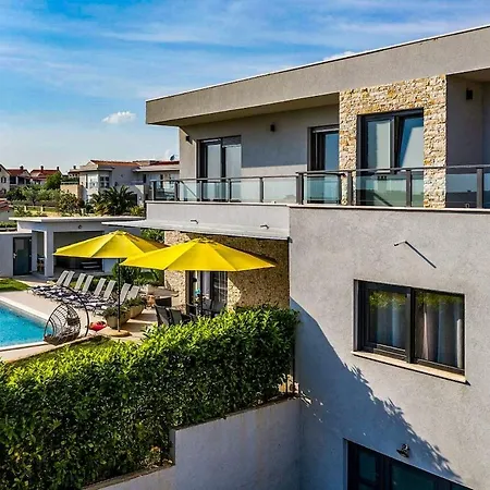 New Lana With Pool, Sauna And Whirlpool Vodnjan