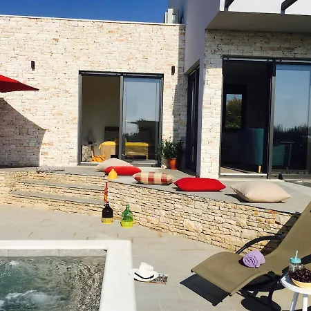 Villa New Lana With Pool, Sauna And Whirlpool Vodnjan