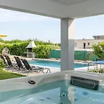 Villa New Lana With Pool, Sauna And Whirlpool