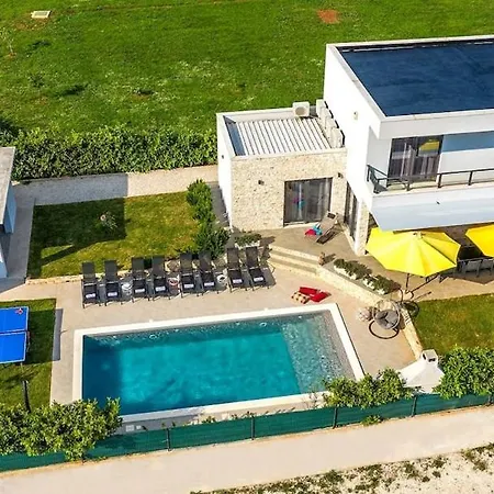 New Lana With Pool, Sauna And Whirlpool Villa