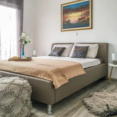 New Lana With Pool, Sauna And Whirlpool Villa