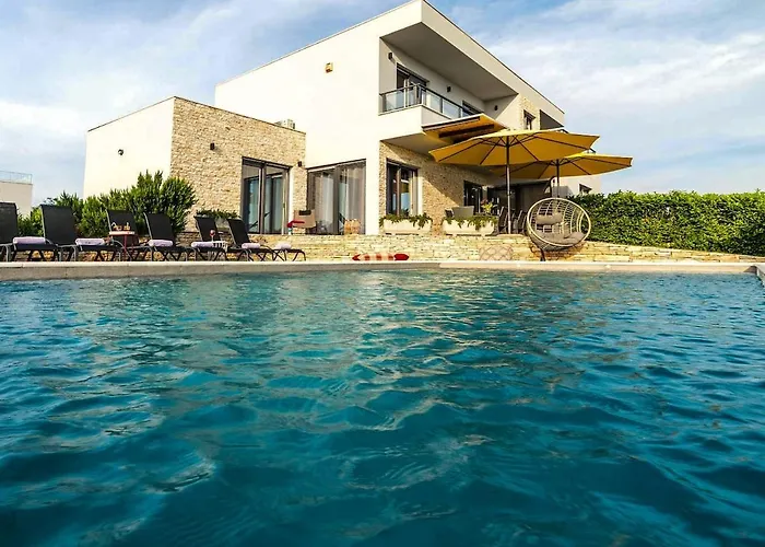 New Lana With Pool, Sauna And Whirlpool *