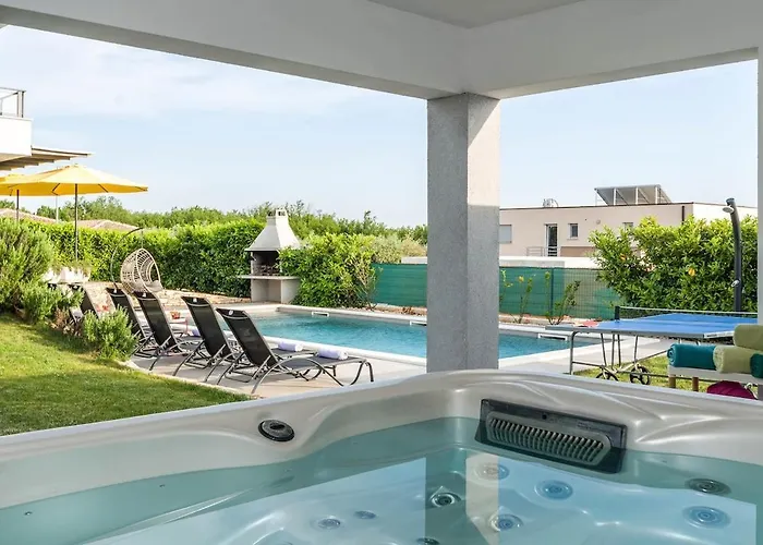 Villa New Lana With Pool, Sauna And Whirlpool